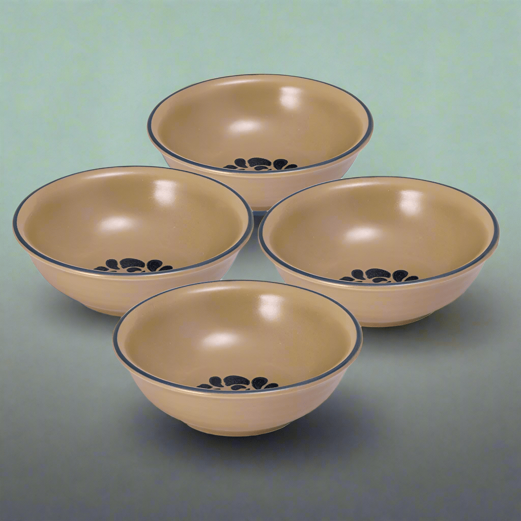 Folk Art? Set of 4 Soup Cereal Bowls